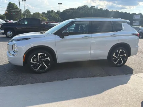 More photos of 2024 Mitsubishi Outlander SEL at Cherokee Mitsubishi, GA