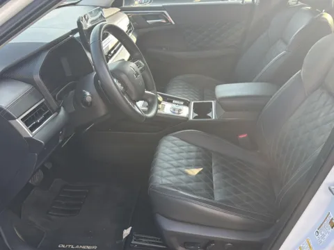 More photos of 2024 Mitsubishi Outlander SEL at Cherokee Mitsubishi, GA