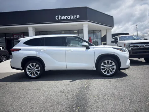 Photos of 2022 Toyota Highlander Limited for sale in Canton, GA at Cherokee Mitsubishi