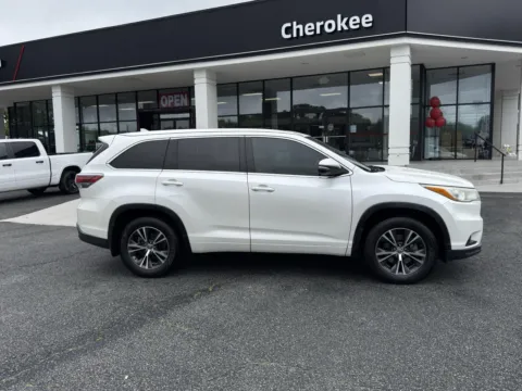 Photos of 2016 TOYOTA HIGHLANDER XLE for sale in Canton, GA at Cherokee Mitsubishi