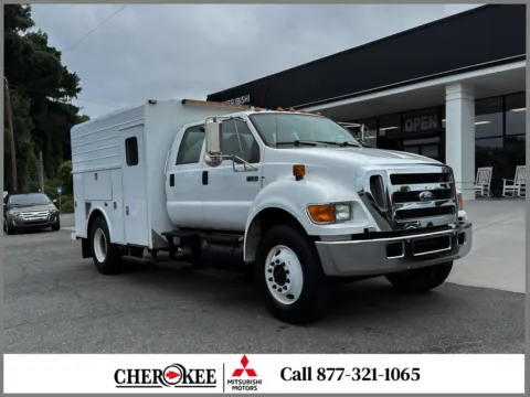 White 2007 Ford Super Duty F-750 Straight Frame XL for sale in Canton, GA