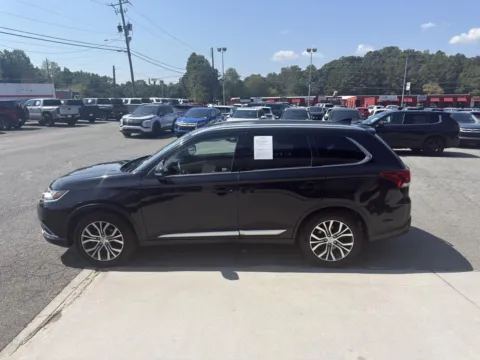 More photos of 2017 Mitsubishi Outlander SEL at Cherokee Mitsubishi, GA