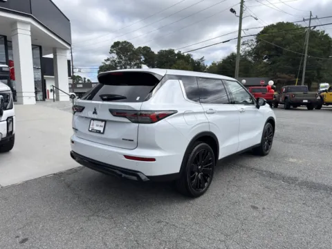 More photos of 2026 Mitsubishi Outlander LE at Cherokee Mitsubishi, GA
