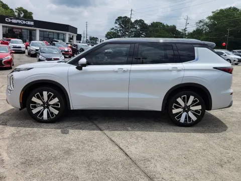 More photos of 2025 Mitsubishi Outlander SEL at Cherokee Mitsubishi, GA