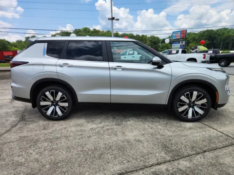 Photos of 2025 Mitsubishi Outlander SE for sale in Canton, GA at Cherokee Mitsubishi