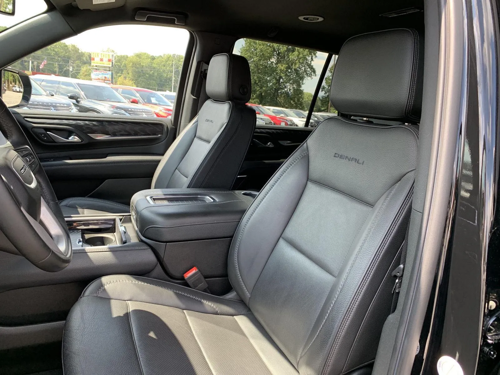 2023 GMC Yukon Denali - Photo 12