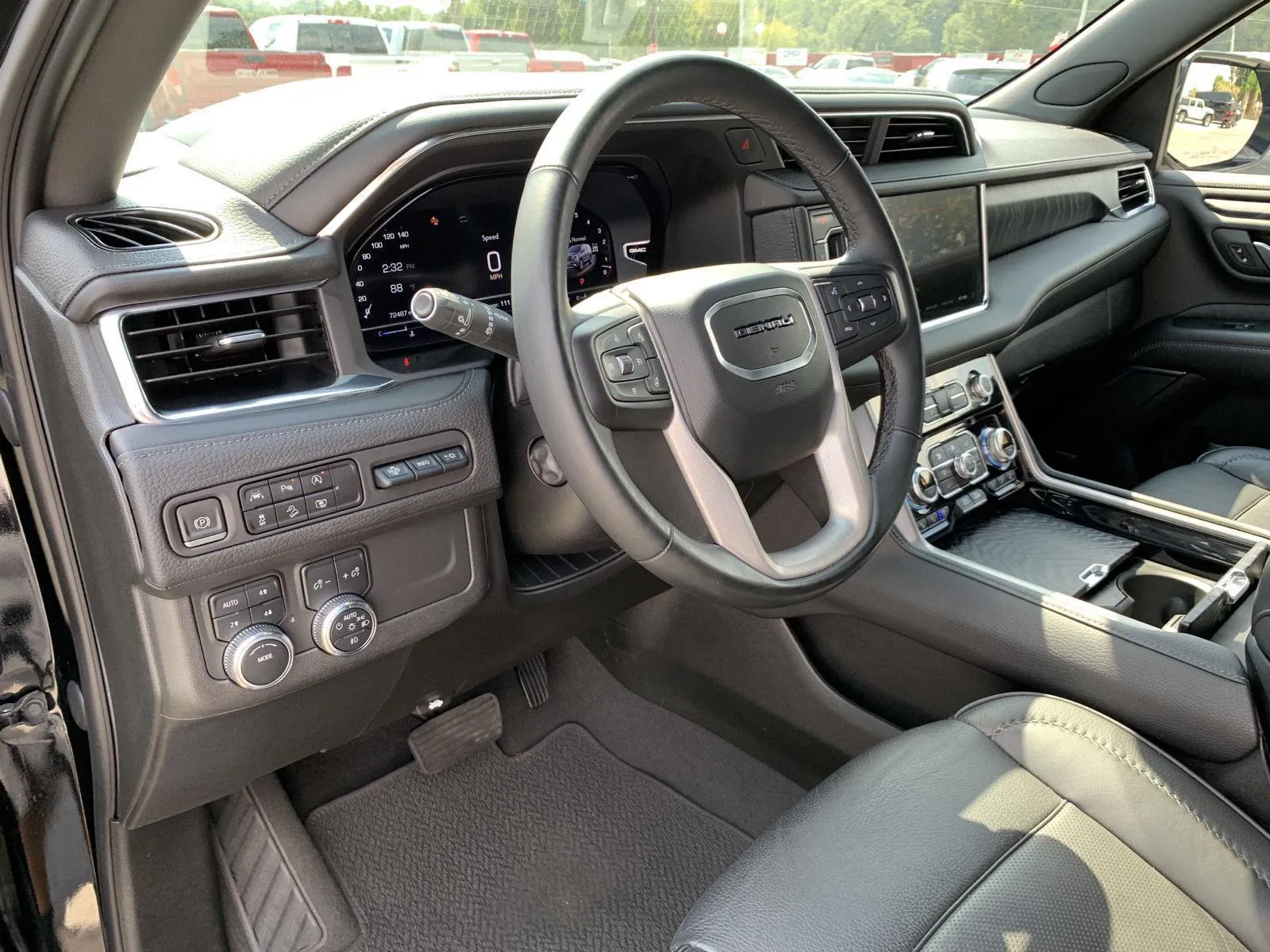2023 GMC Yukon Denali - Photo 15