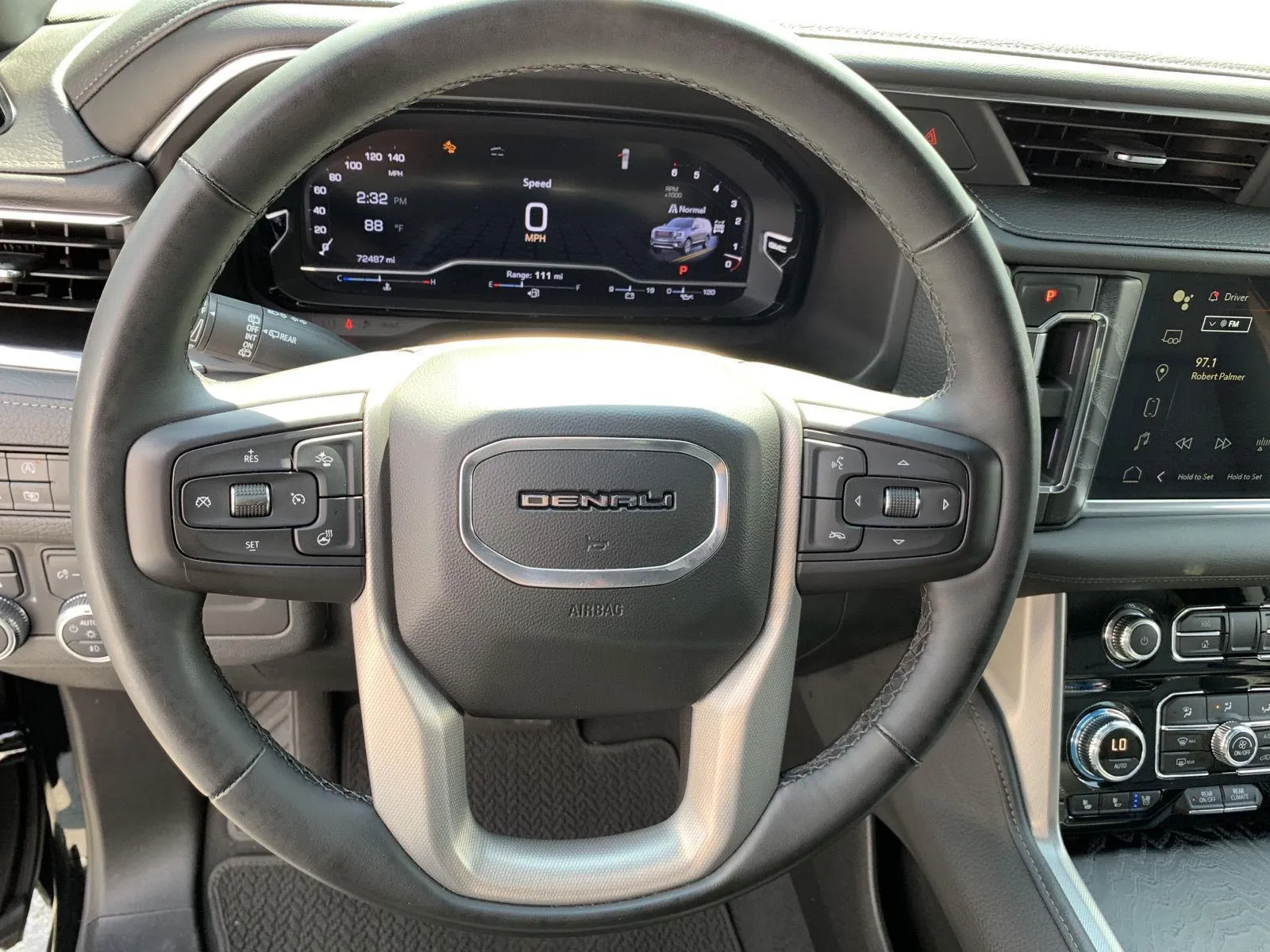 2023 GMC Yukon Denali - Photo 18