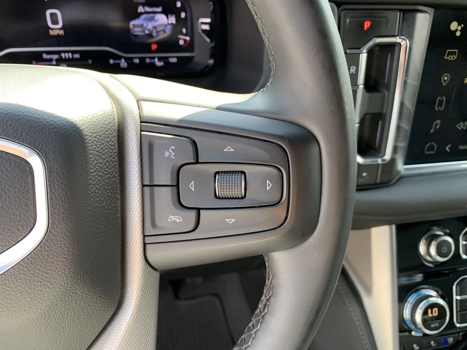 2023 GMC Yukon Denali - Photo 22