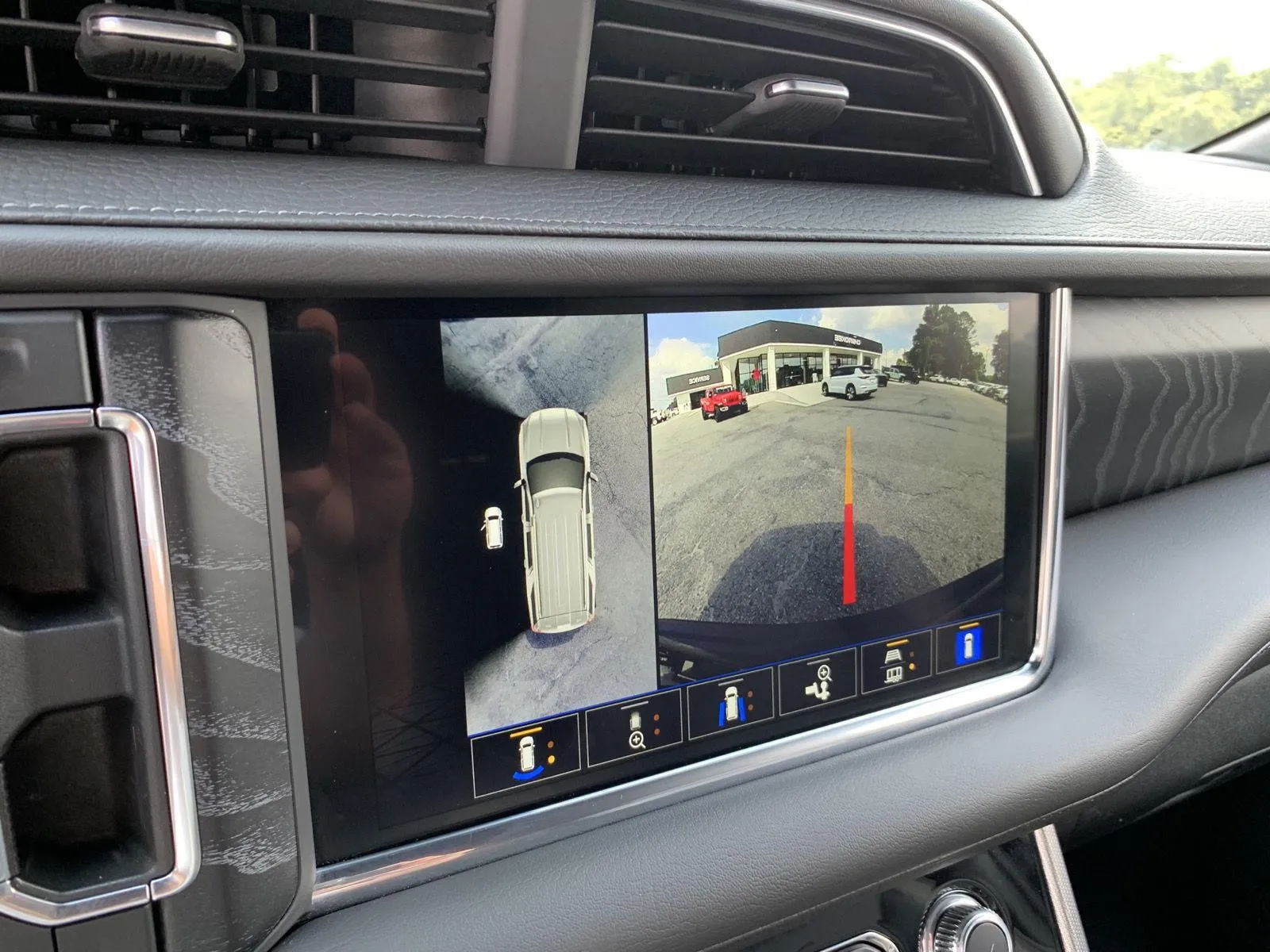 2023 GMC Yukon Denali - Photo 24