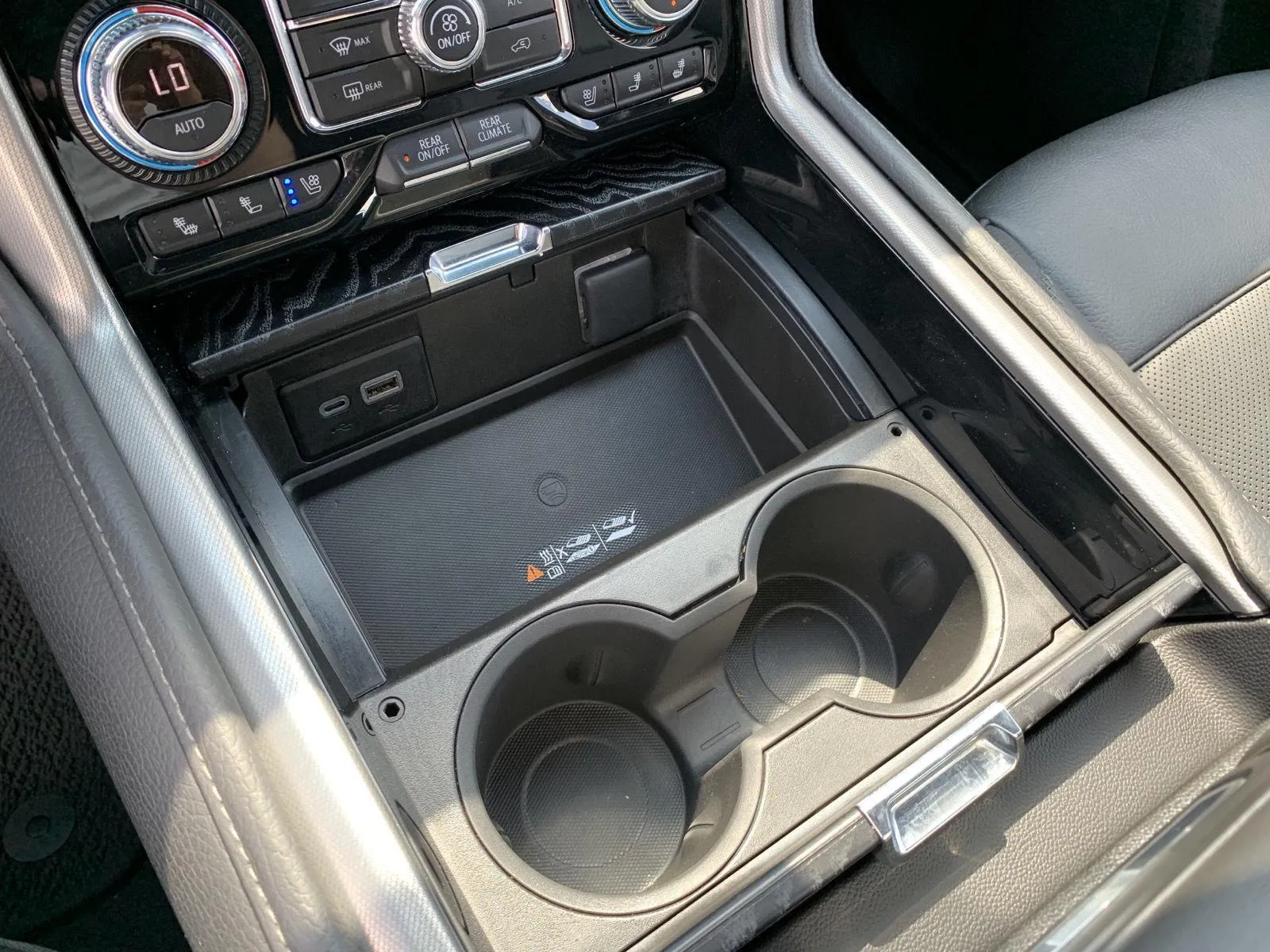 2023 GMC Yukon Denali - Photo 28