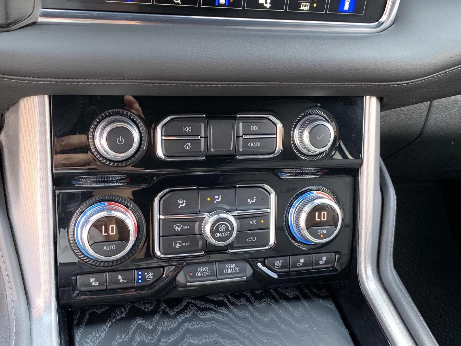 2023 GMC Yukon Denali - Photo 29