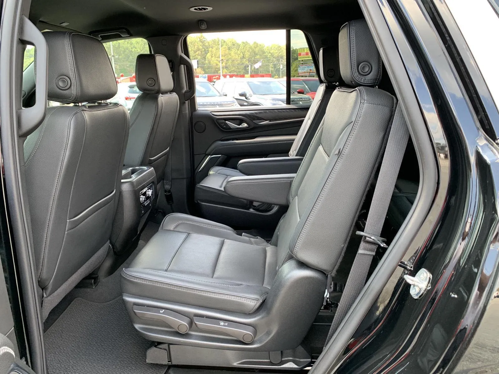 2023 GMC Yukon Denali - Photo 35