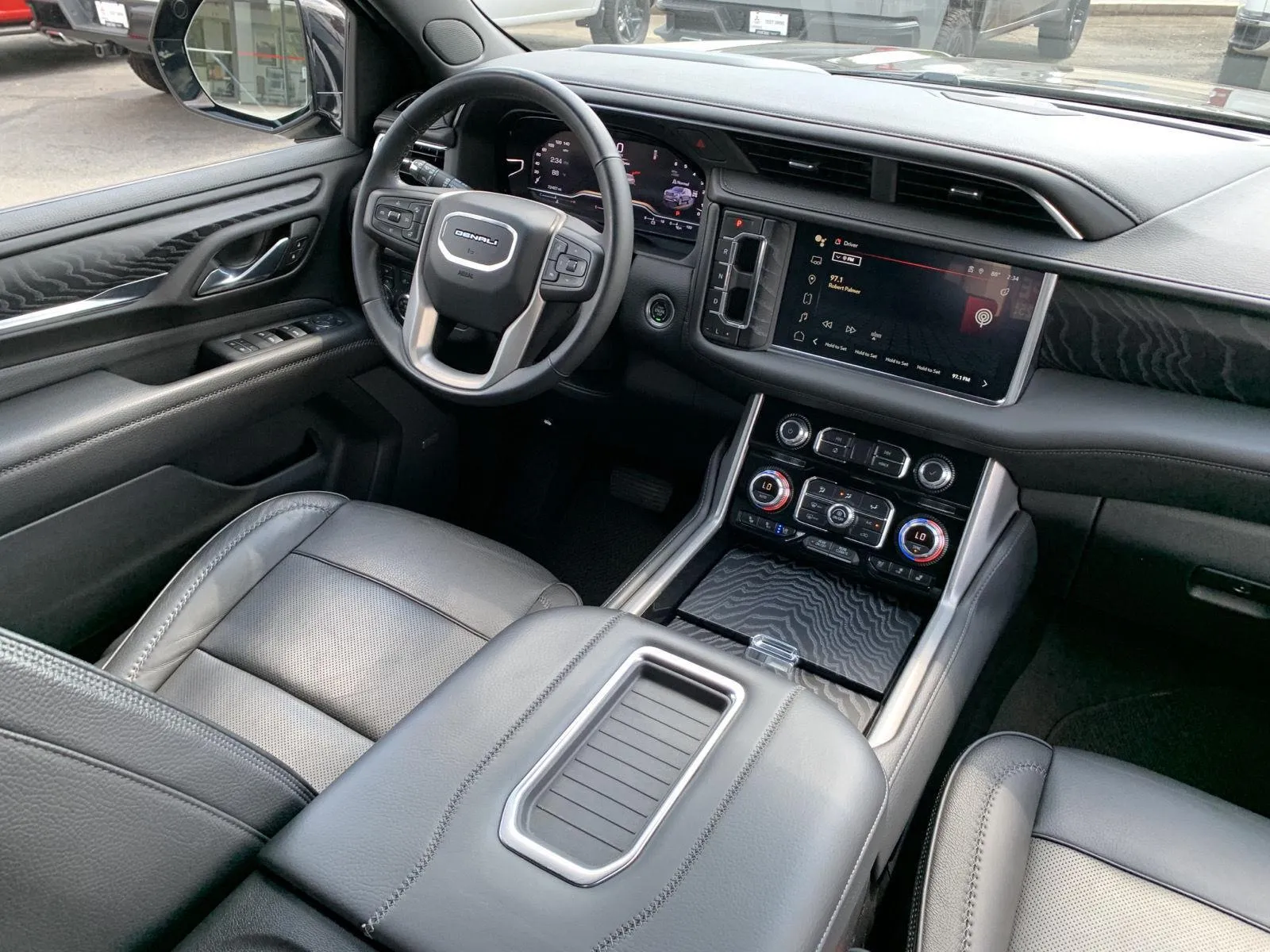 2023 GMC Yukon Denali - Photo 36
