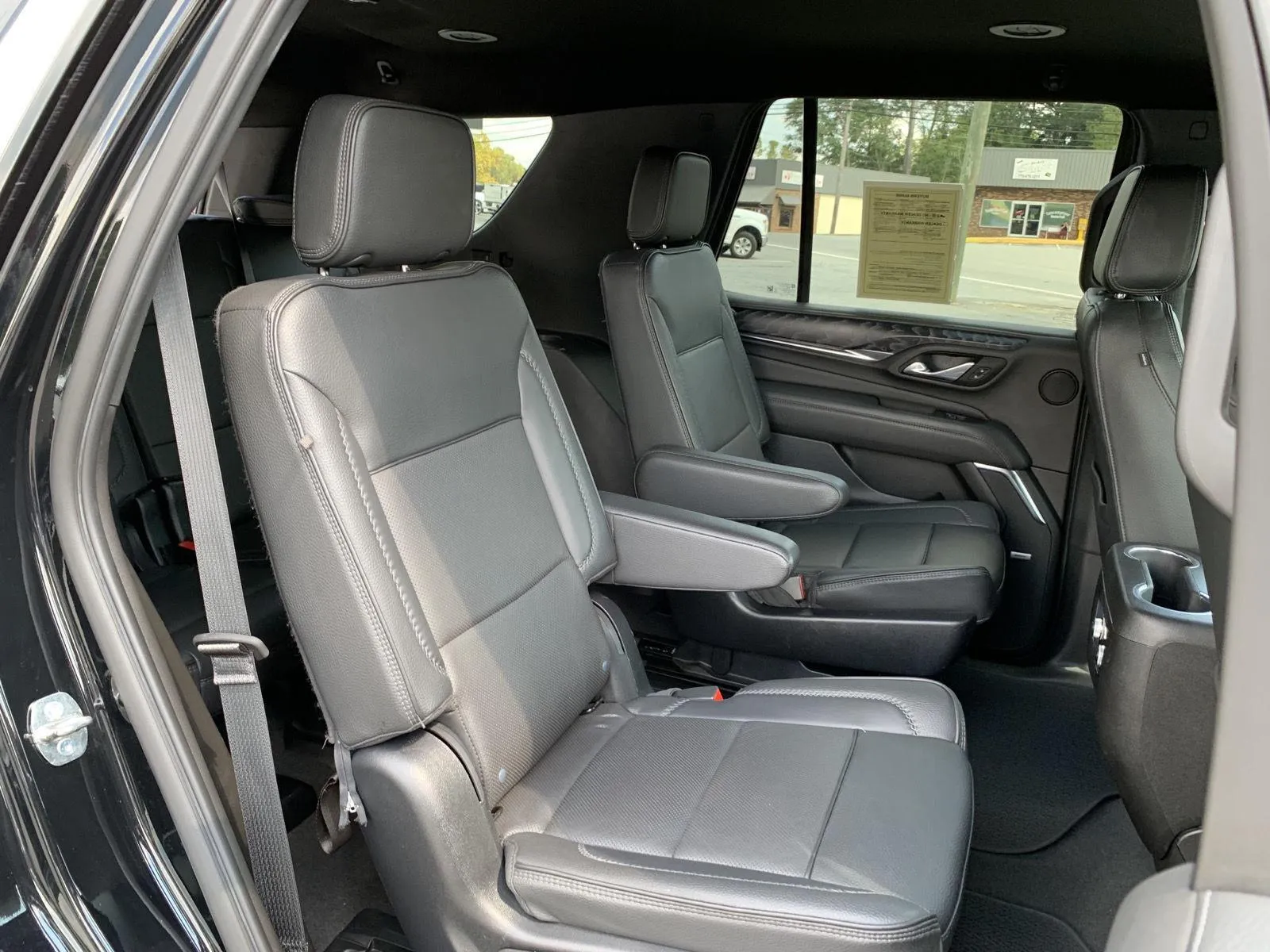 2023 GMC Yukon Denali - Photo 38