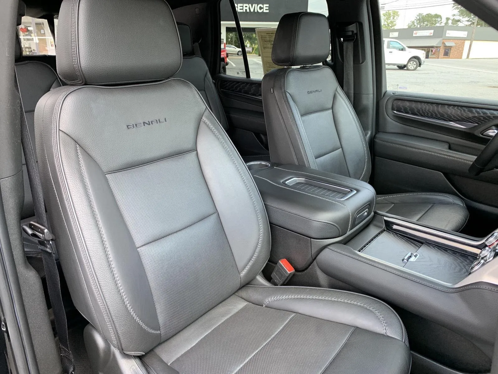 2023 GMC Yukon Denali - Photo 40