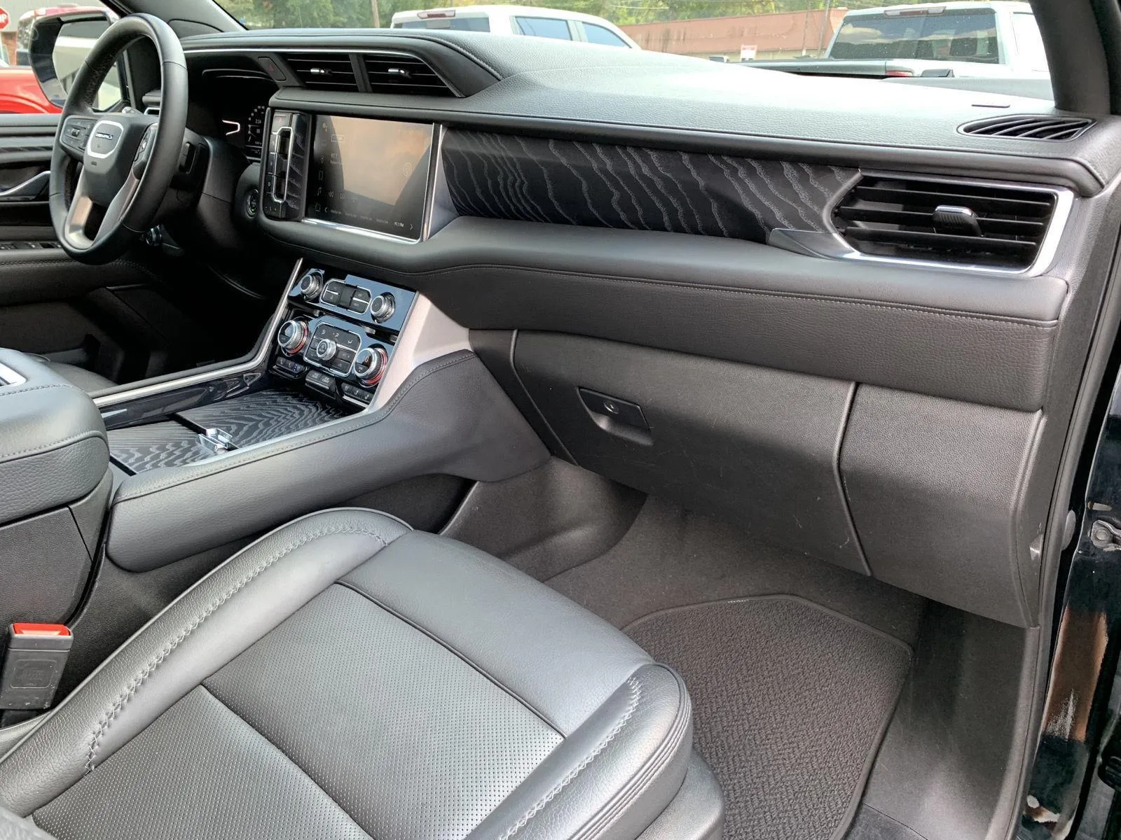 2023 GMC Yukon Denali - Photo 44