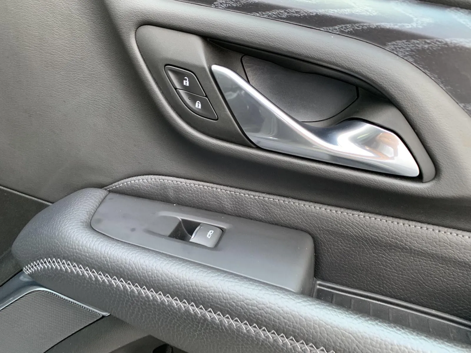 2023 GMC Yukon Denali - Photo 47