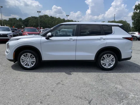 More photos of 2024 Mitsubishi Outlander ES at Cherokee Mitsubishi, GA