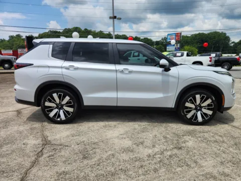 Photos of 2025 Mitsubishi Outlander SE for sale in Canton, GA at Cherokee Mitsubishi