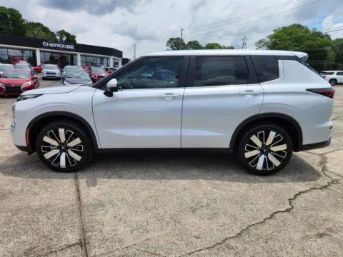 More photos of 2025 Mitsubishi Outlander SE at Cherokee Mitsubishi, GA