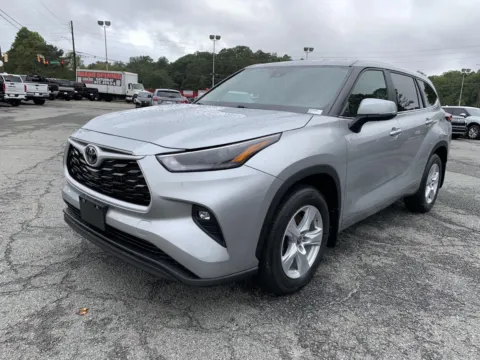 More photos of 2024 Toyota Highlander XLE at Cherokee Mitsubishi, GA