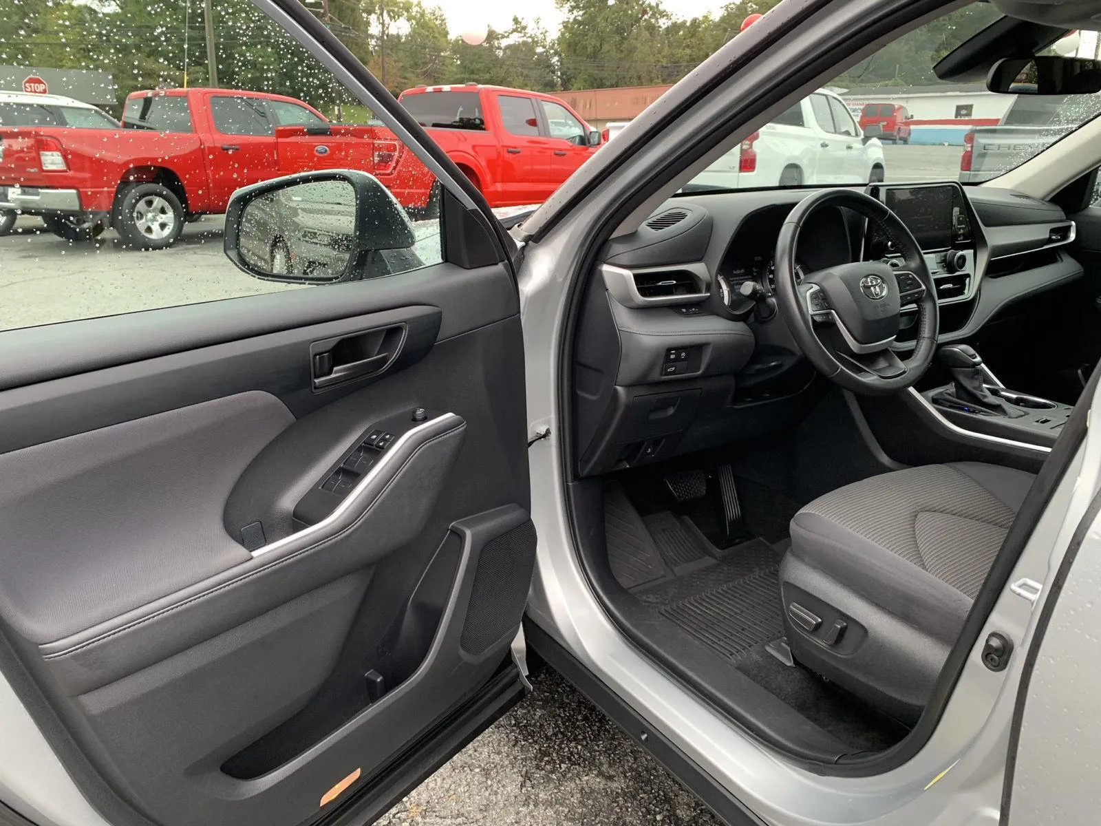 2024 Toyota Highlander XLE - Photo 11