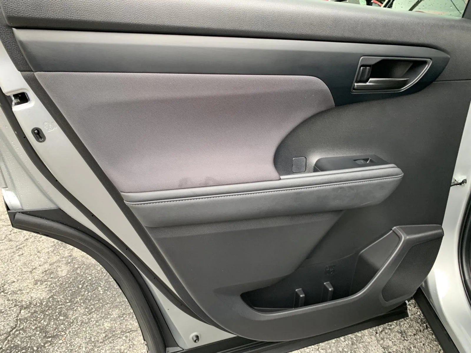 2024 Toyota Highlander XLE - Photo 30