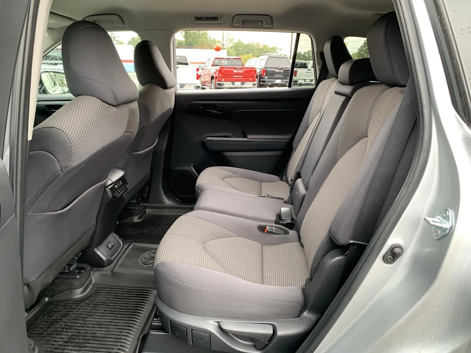2024 Toyota Highlander XLE - Photo 31