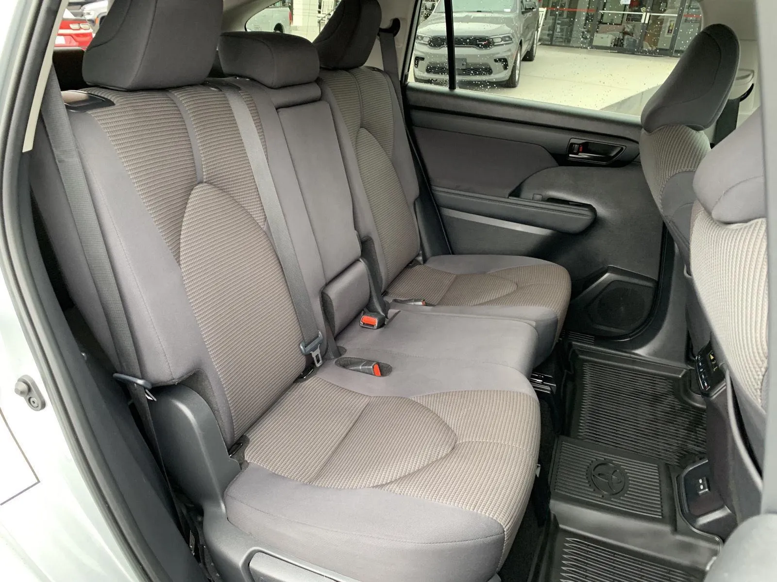 2024 Toyota Highlander XLE - Photo 35