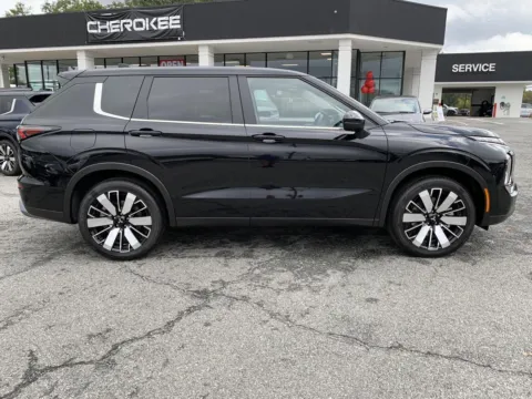 Photos of 2025 Mitsubishi Outlander SE for sale in Canton, GA at Cherokee Mitsubishi