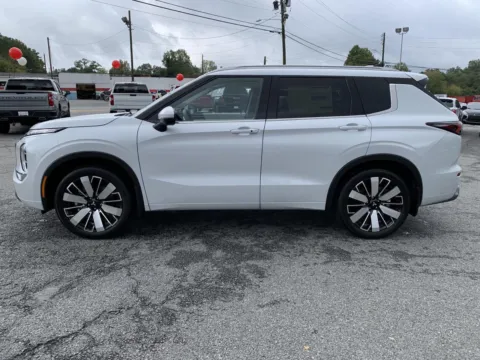 More photos of 2025 Mitsubishi Outlander SEL at Cherokee Mitsubishi, GA