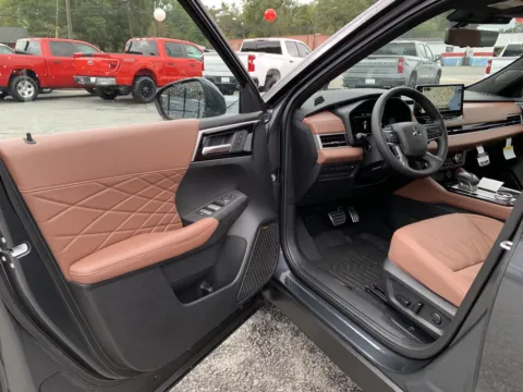 More photos of 2025 Mitsubishi Outlander SEL at Cherokee Mitsubishi, GA