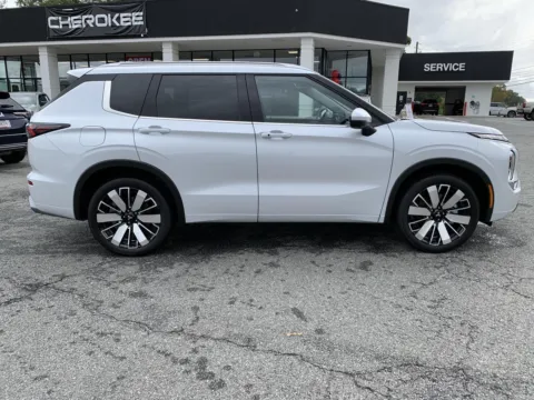Photos of 2025 Mitsubishi Outlander SEL for sale in Canton, GA at Cherokee Mitsubishi