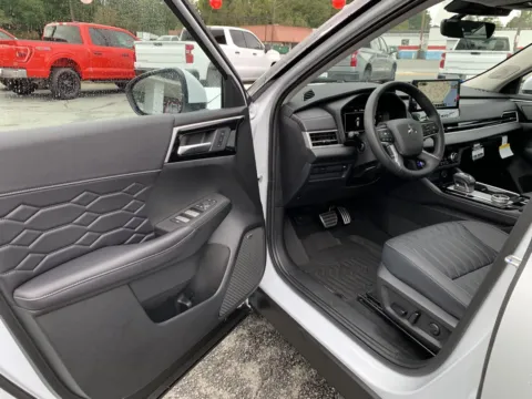 More photos of 2025 Mitsubishi Outlander SEL at Cherokee Mitsubishi, GA