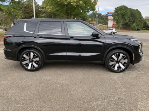 Photos of 2025 Mitsubishi Outlander SE for sale in Canton, GA at Cherokee Mitsubishi