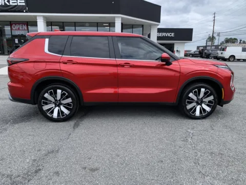 Photos of 2025 Mitsubishi Outlander SE for sale in Canton, GA at Cherokee Mitsubishi