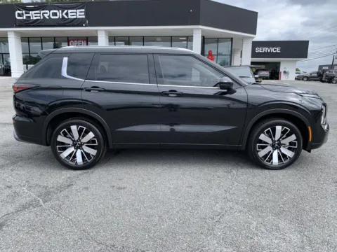 Photos of 2025 Mitsubishi Outlander SEL for sale in Canton, GA at Cherokee Mitsubishi