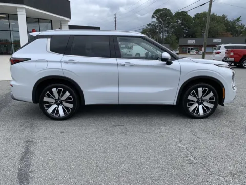 More photos of 2025 Mitsubishi Outlander SEL at Cherokee Mitsubishi, GA