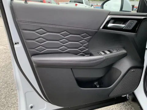 More photos of 2025 Mitsubishi Outlander SEL at Cherokee Mitsubishi, GA