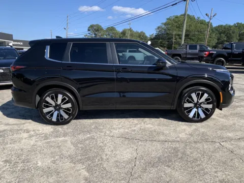 Photos of 2025 Mitsubishi Outlander SE for sale in Canton, GA at Cherokee Mitsubishi