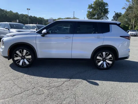 More photos of 2025 Mitsubishi Outlander SE at Cherokee Mitsubishi, GA