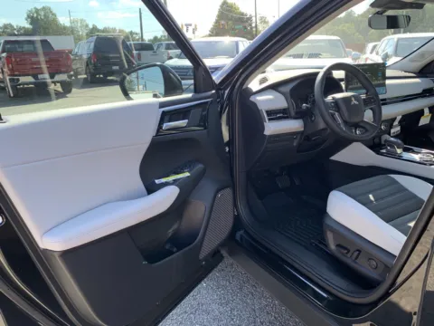 More photos of 2025 Mitsubishi Outlander SE at Cherokee Mitsubishi, GA