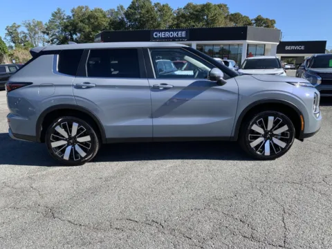 Photos of 2025 Mitsubishi Outlander SE for sale in Canton, GA at Cherokee Mitsubishi
