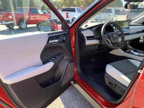 More photos of 2025 Mitsubishi Outlander SE at Cherokee Mitsubishi, GA