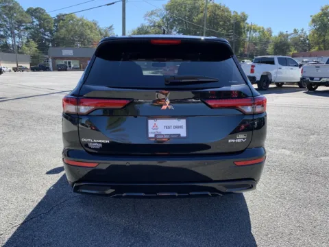 More photos of 2025 Mitsubishi Outlander Plug-In Hybrid SEL Black Edition at Cherokee Mitsubishi, GA