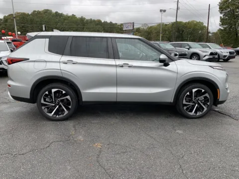 Photos of 2023 Mitsubishi Outlander SE for sale in Canton, GA at Cherokee Mitsubishi