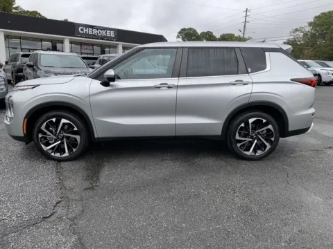 More photos of 2023 Mitsubishi Outlander SE at Cherokee Mitsubishi, GA