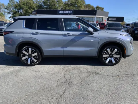 Photos of 2025 Mitsubishi Outlander SE for sale in Canton, GA at Cherokee Mitsubishi