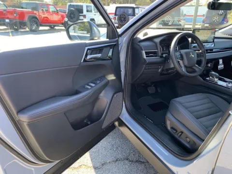 More photos of 2025 Mitsubishi Outlander SE at Cherokee Mitsubishi, GA